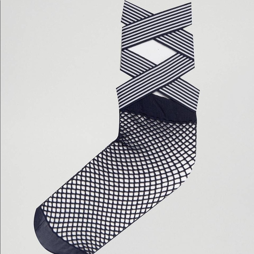 NWT navy fishnet socks with bow details - Picture 2 of 3